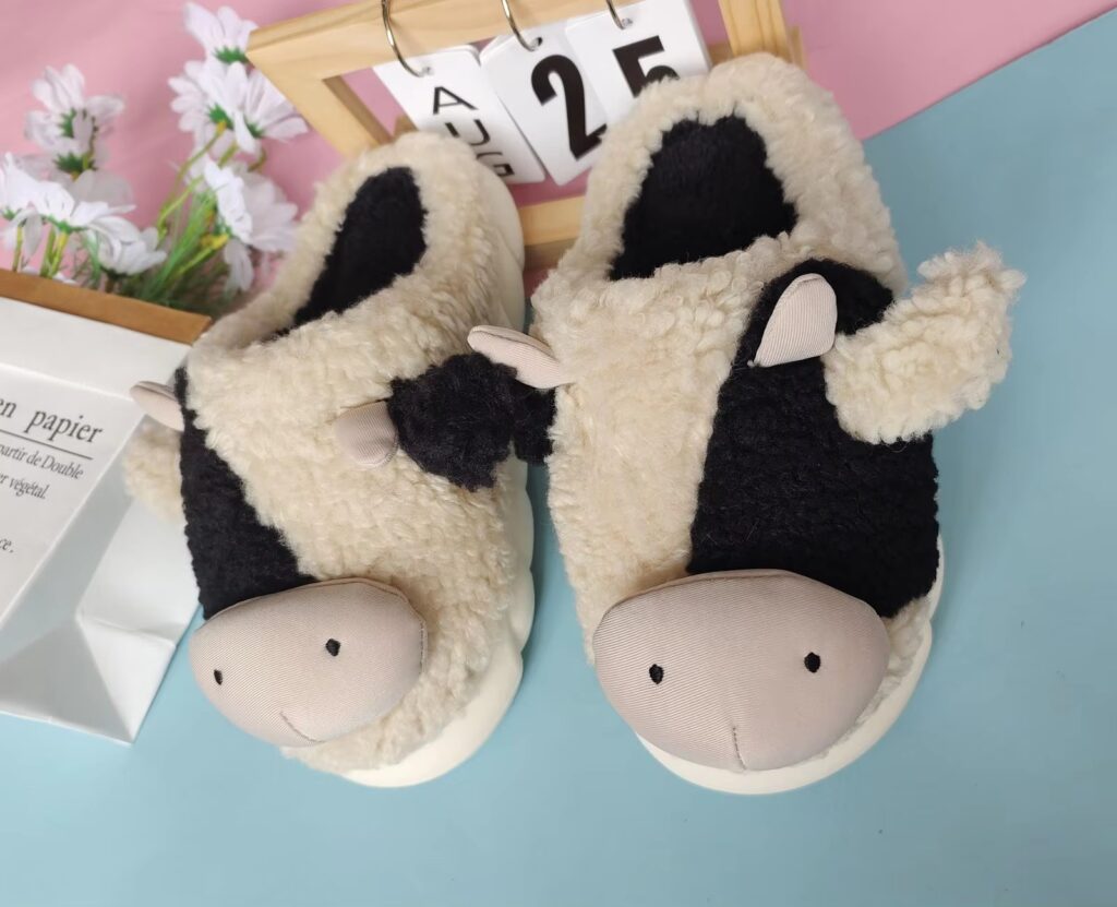 Soft plush winter warm home slippers with cute cartoon animal patterns. The style is popular and the design is adorable.