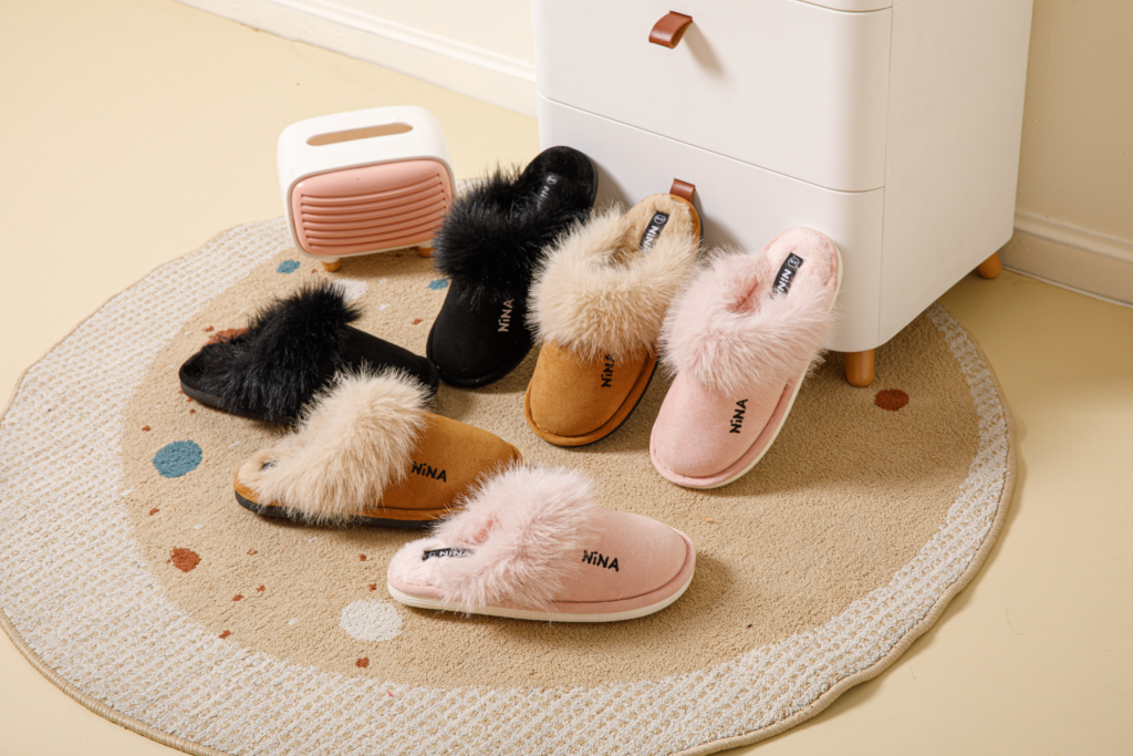 Wholesale Fashionable Half Pack Plush Indoor Women's Indoor Shoes